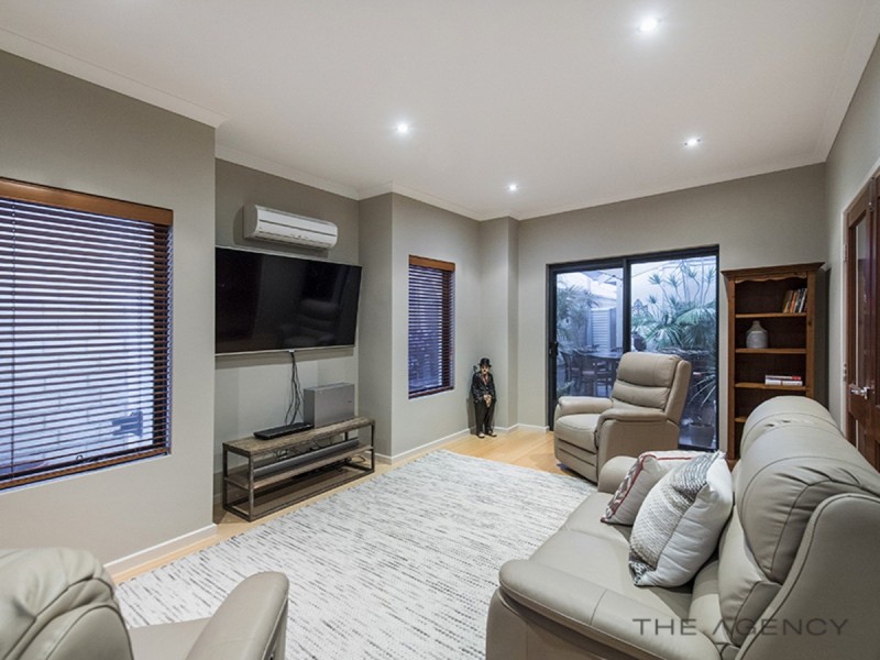 19 Haven Way, Atwell WA 6164