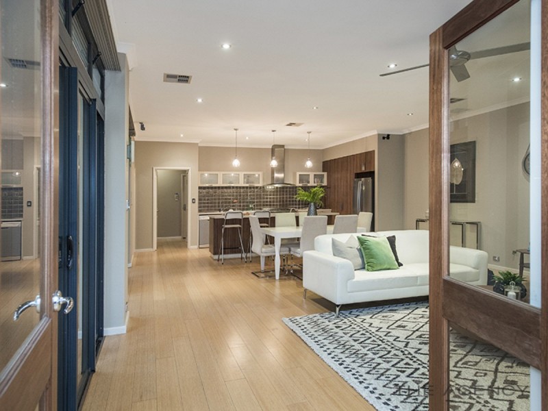 19 Haven Way, Atwell WA 6164