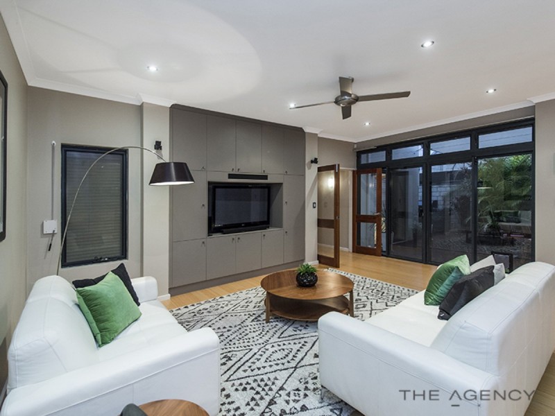 19 Haven Way, Atwell WA 6164
