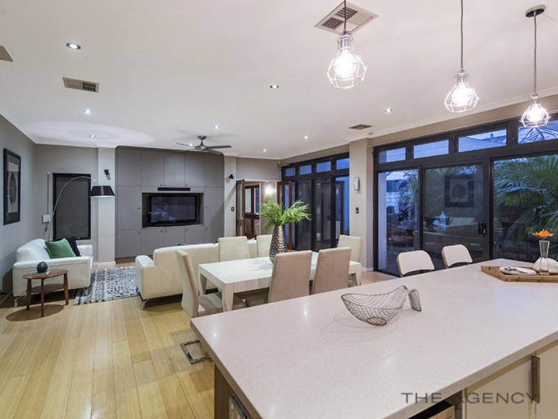 19 Haven Way, Atwell WA 6164