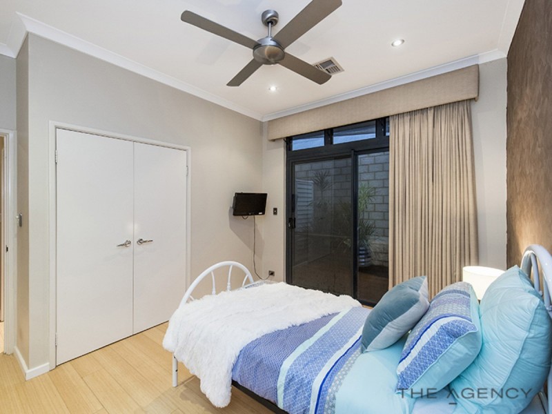 19 Haven Way, Atwell WA 6164