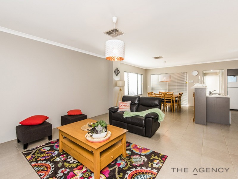 18 Affable Way, Atwell WA 6164