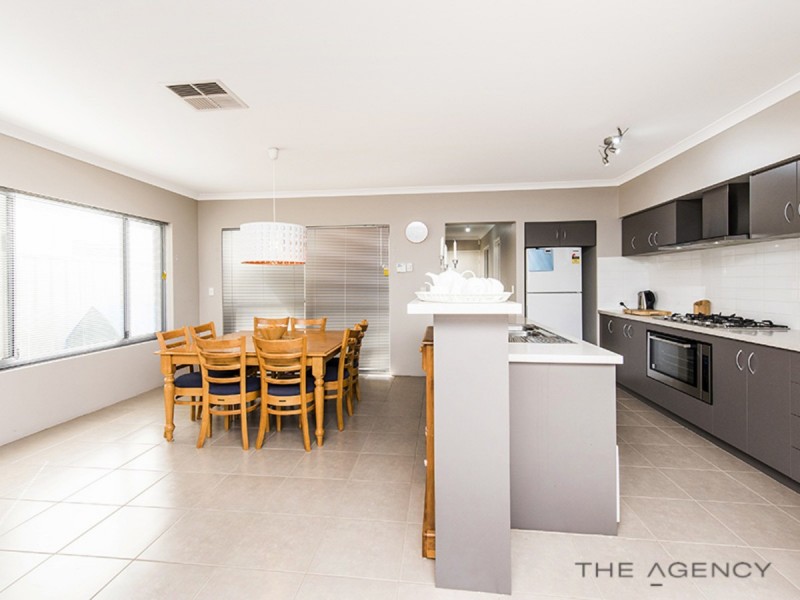 18 Affable Way, Atwell WA 6164