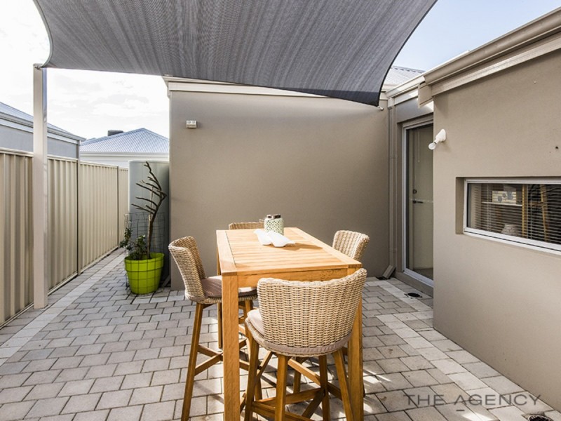 18 Affable Way, Atwell WA 6164