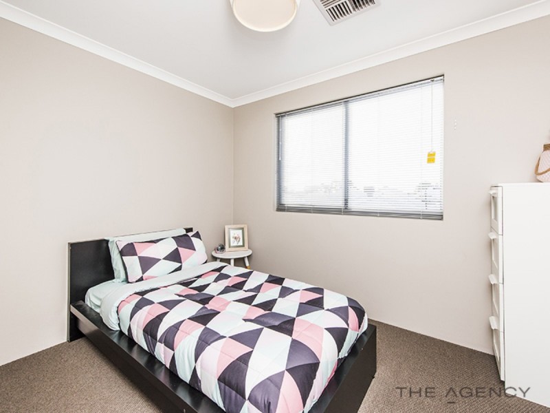 18 Affable Way, Atwell WA 6164