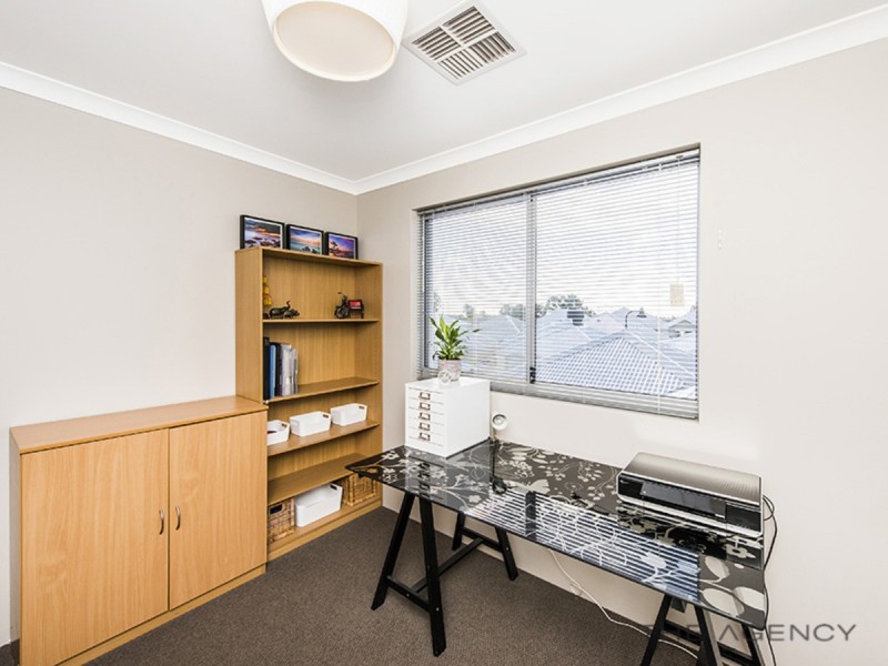 18 Affable Way, Atwell WA 6164