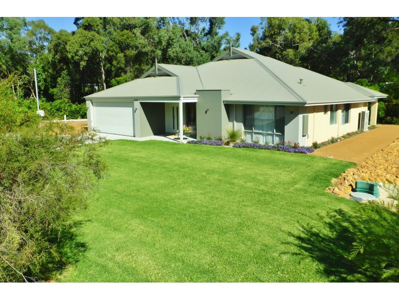 830 Walker Street, Mundaring WA 6073