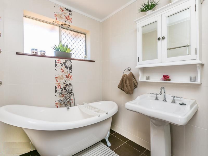 27 Ayton Way, Duncraig WA 6023