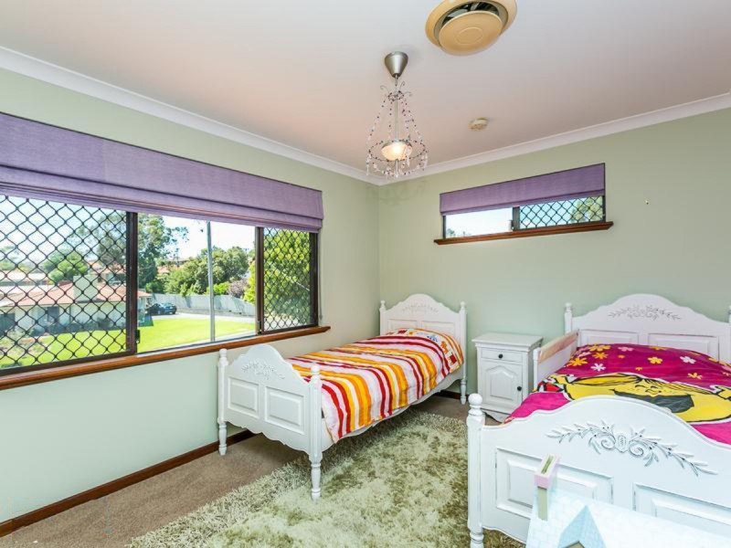 27 Ayton Way, Duncraig WA 6023