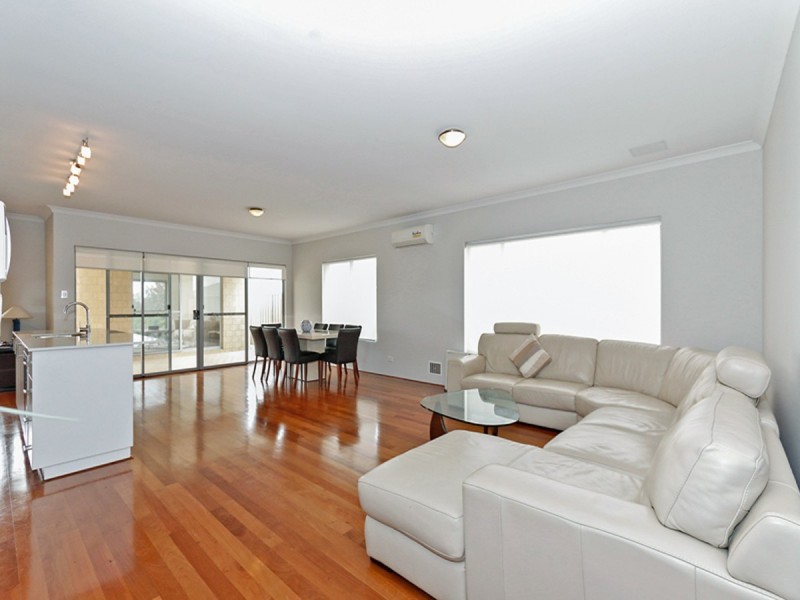 69 Barfield Road, Hammond Park WA 6164