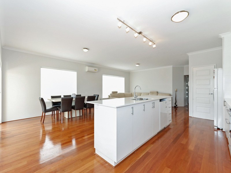 69 Barfield Road, Hammond Park WA 6164