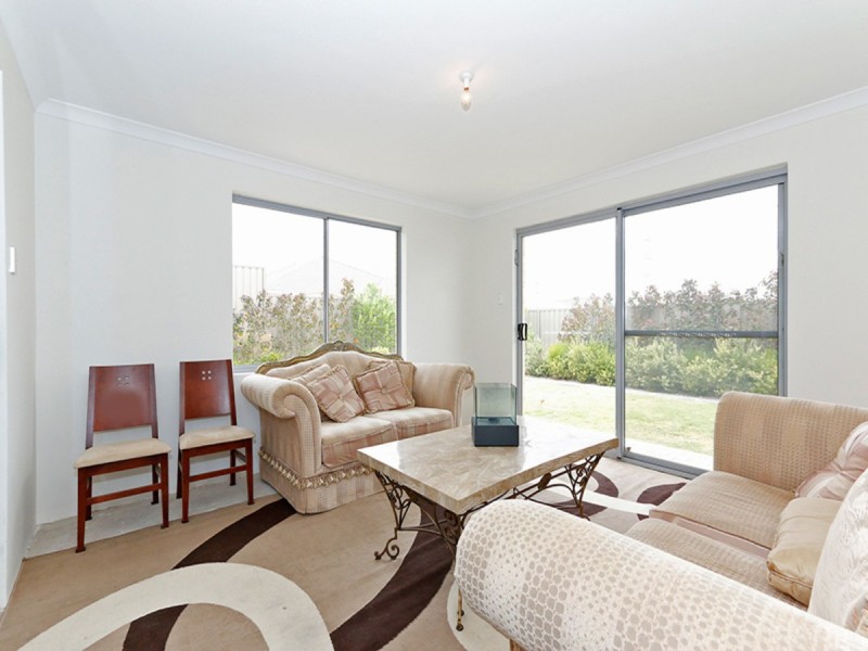 69 Barfield Road, Hammond Park WA 6164