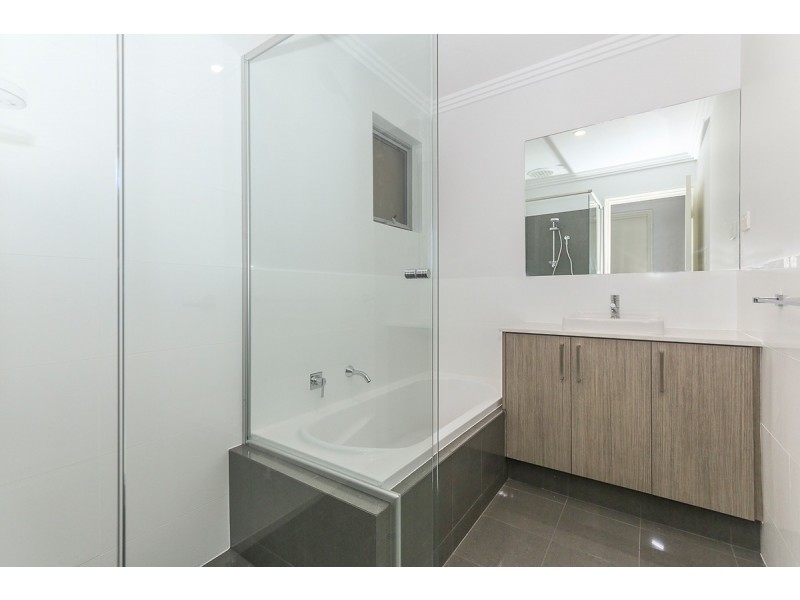 1/16 Nineham Avenue, Spearwood WA 6163