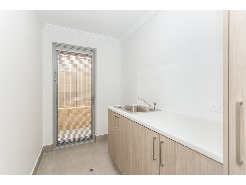 1/16 Nineham Avenue, Spearwood WA 6163