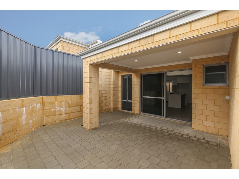 1/16 Nineham Avenue, Spearwood WA 6163