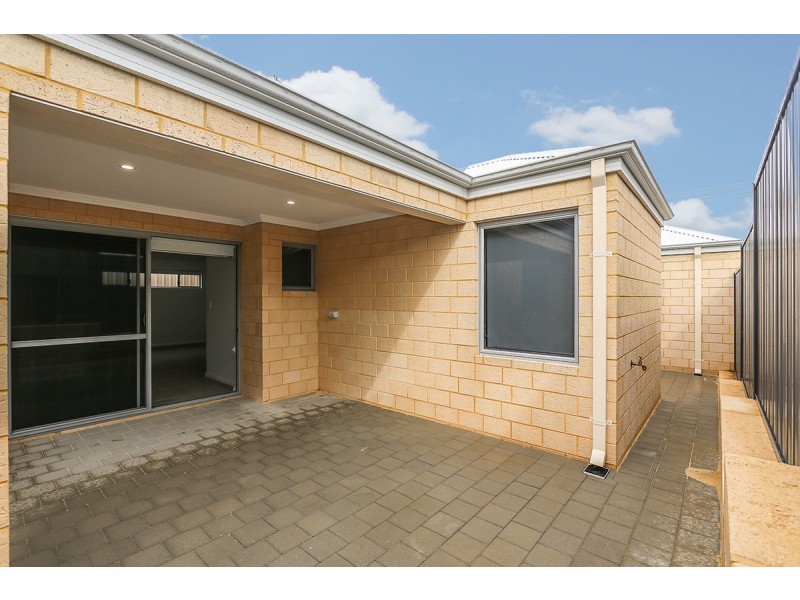 1/16 Nineham Avenue, Spearwood WA 6163