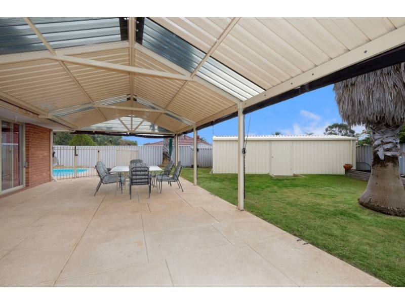 19 Latania Grove, Warnbro WA 6169