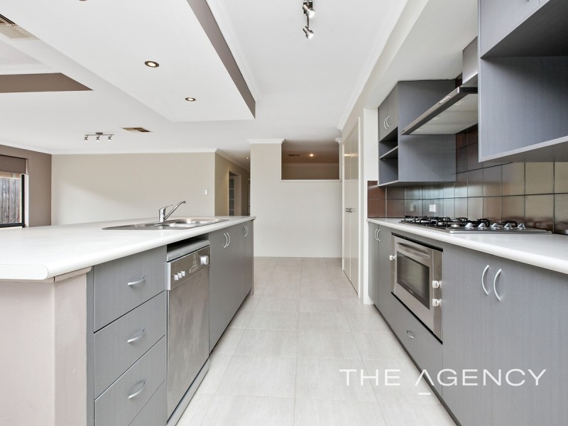 16 Splendens Turn, Halls Head WA 6210