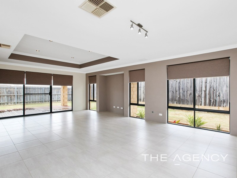 16 Splendens Turn, Halls Head WA 6210