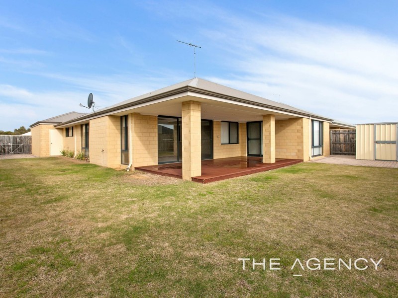 16 Splendens Turn, Halls Head WA 6210