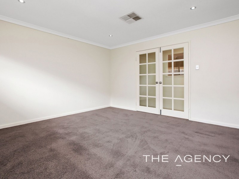 16 Splendens Turn, Halls Head WA 6210