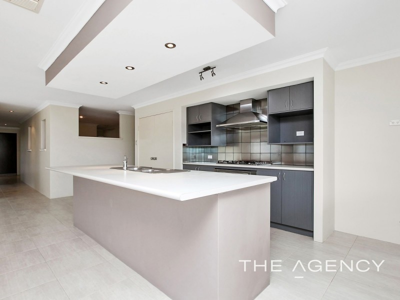 16 Splendens Turn, Halls Head WA 6210