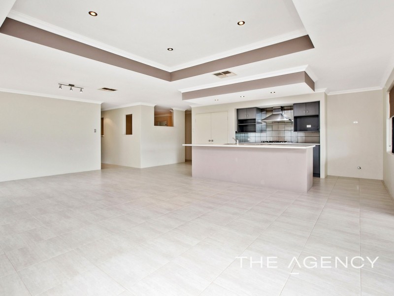 16 Splendens Turn, Halls Head WA 6210