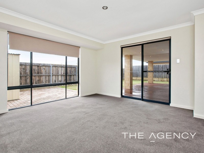 16 Splendens Turn, Halls Head WA 6210
