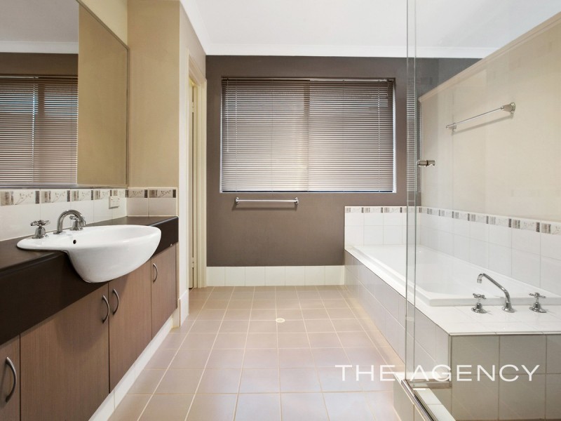 16 Splendens Turn, Halls Head WA 6210