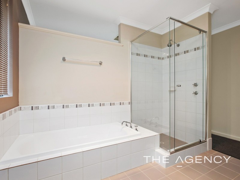 16 Splendens Turn, Halls Head WA 6210