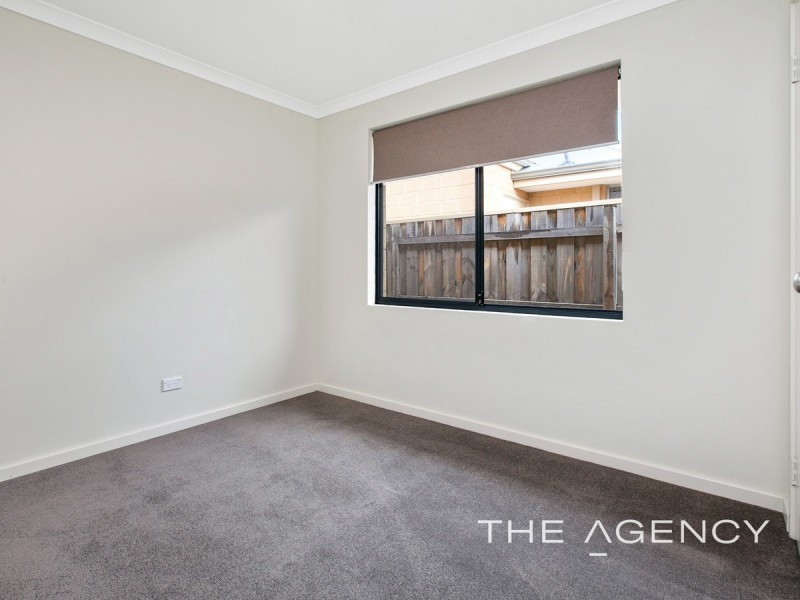 16 Splendens Turn, Halls Head WA 6210