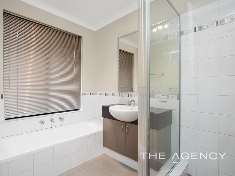 16 Splendens Turn, Halls Head WA 6210