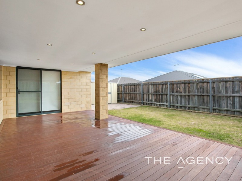 16 Splendens Turn, Halls Head WA 6210