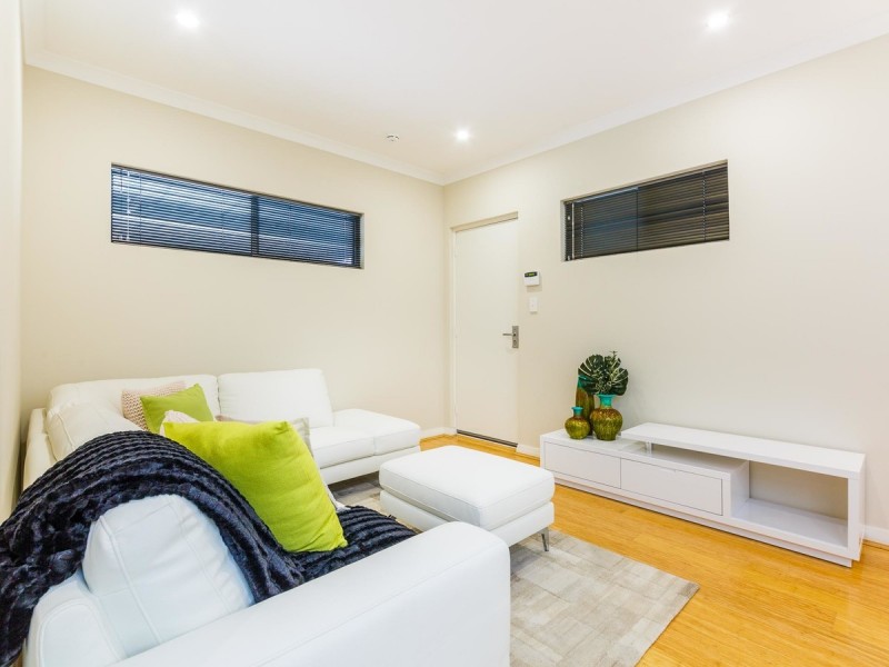 2/7 Mahlberg Avenue, Woodlands WA 6018