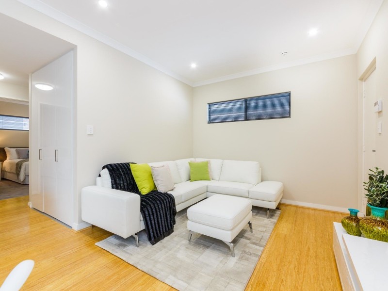 2/7 Mahlberg Avenue, Woodlands WA 6018