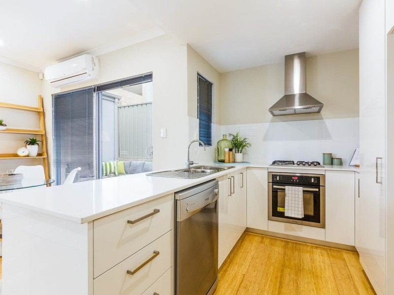 2/7 Mahlberg Avenue, Woodlands WA 6018