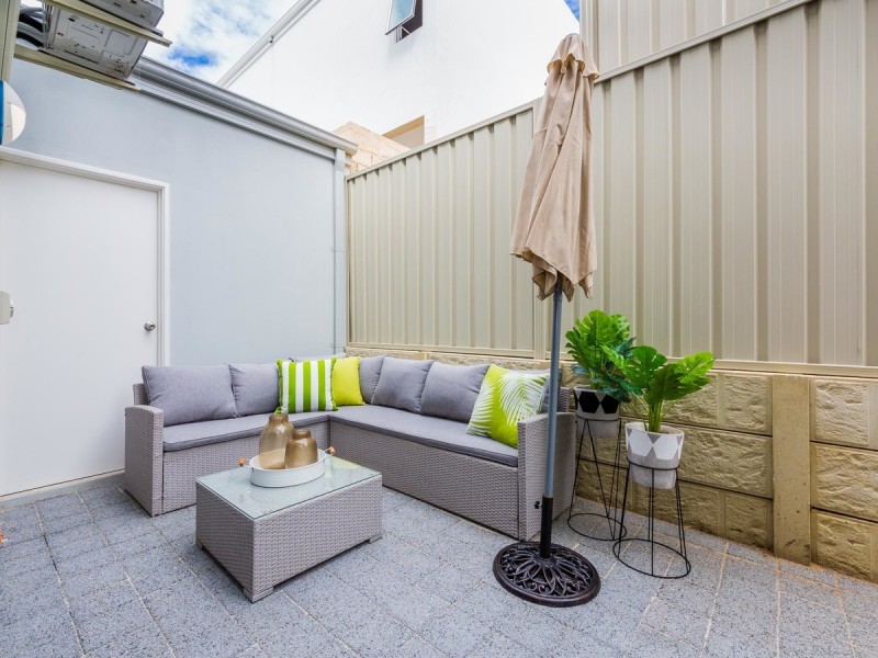 2/7 Mahlberg Avenue, Woodlands WA 6018