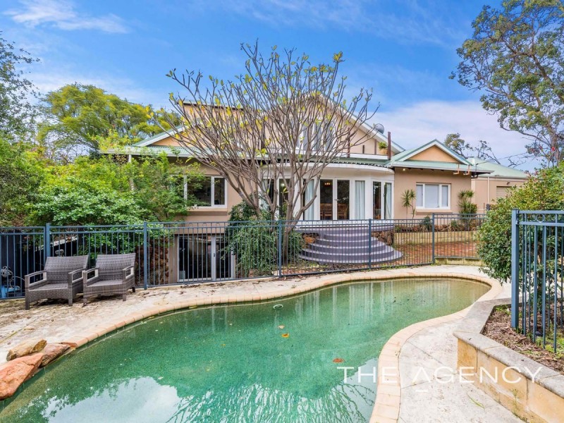 2 Scenic Drive, Maida Vale WA 6057