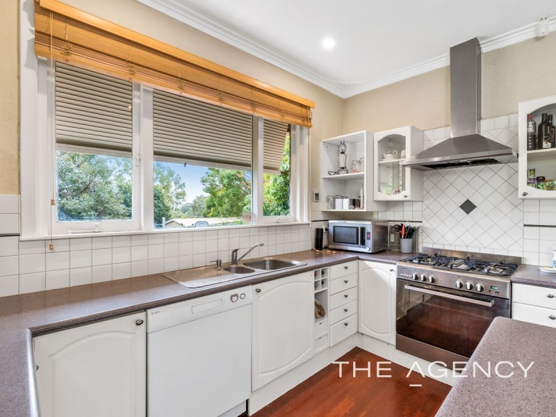 2 Scenic Drive, Maida Vale WA 6057