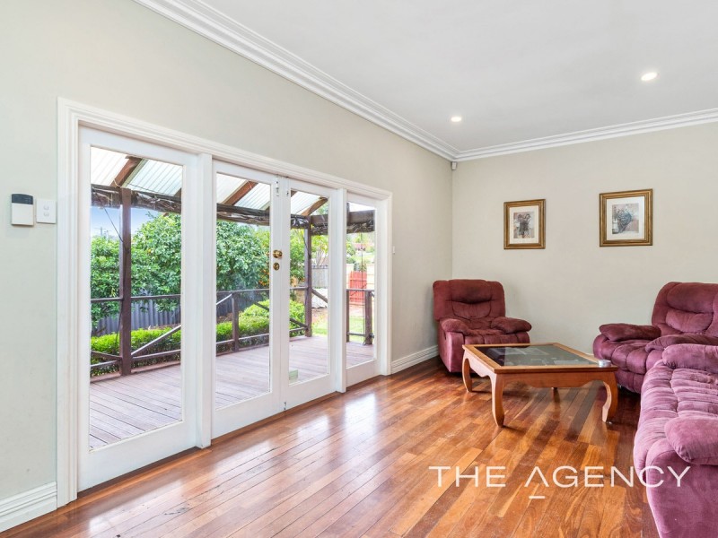 2 Scenic Drive, Maida Vale WA 6057