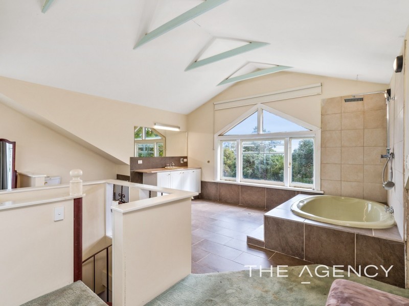 2 Scenic Drive, Maida Vale WA 6057