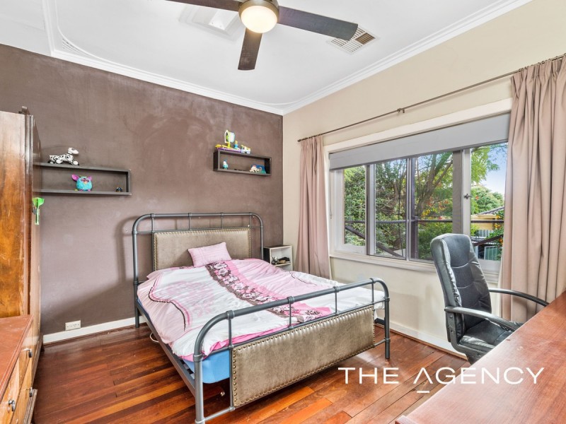 2 Scenic Drive, Maida Vale WA 6057