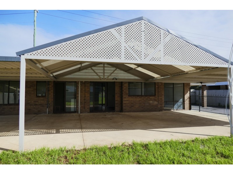 16 Bibra Drive, Bibra Lake WA 6163