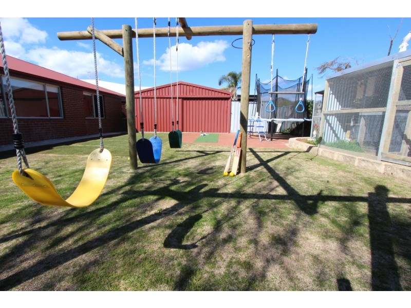 3 Castaway Cove, Halls Head WA 6210