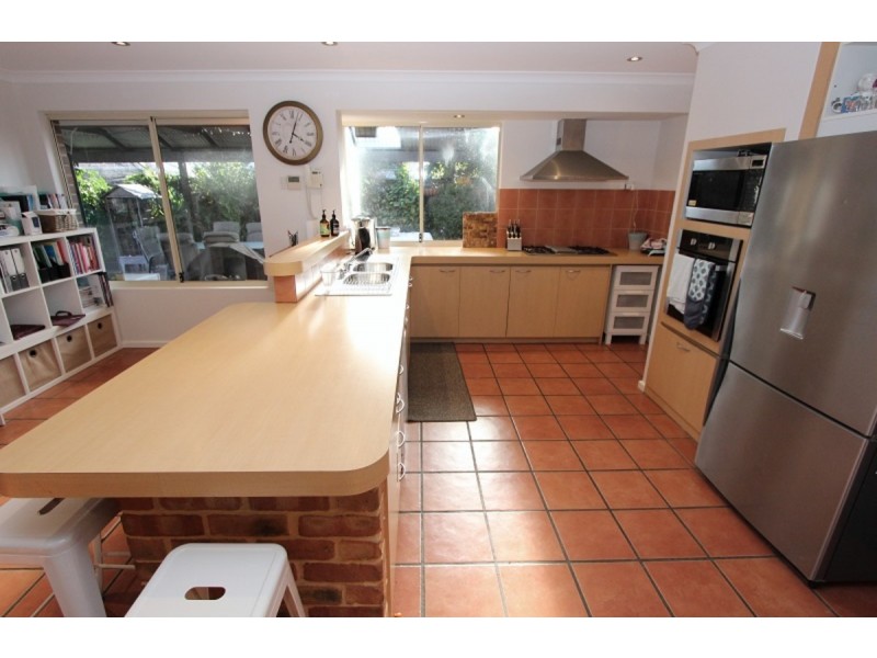 3 Castaway Cove, Halls Head WA 6210