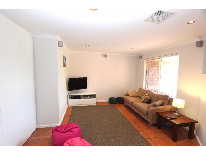 3 Castaway Cove, Halls Head WA 6210