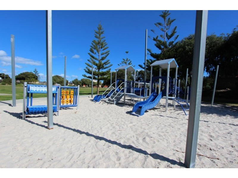 3 Castaway Cove, Halls Head WA 6210