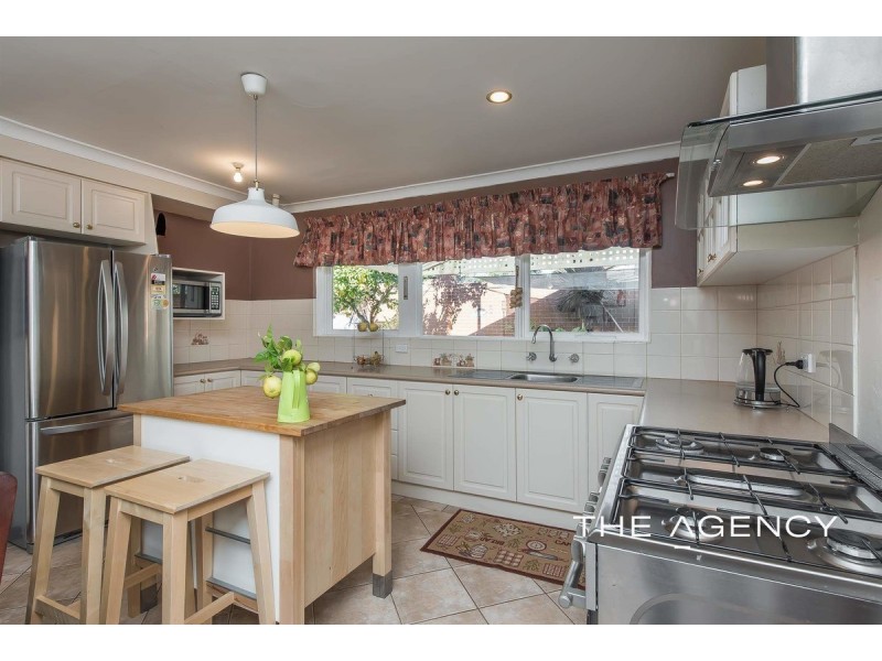 18 Ellison Drive, Padbury WA 6025