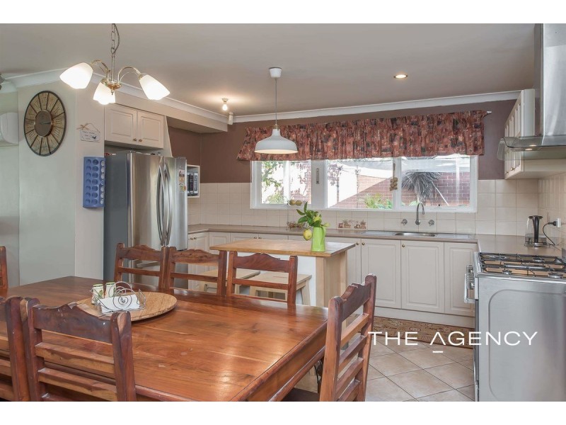 18 Ellison Drive, Padbury WA 6025