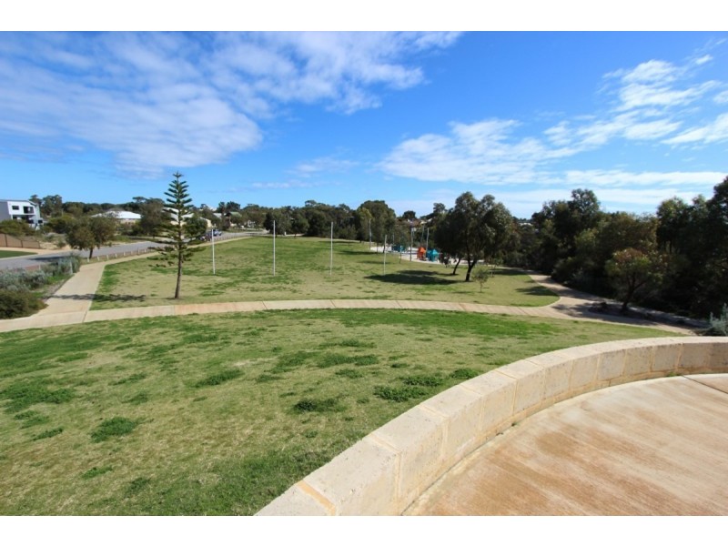 60a Queen Parade, Wannanup WA 6210